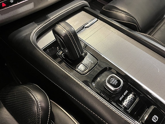 Volvo XC90 18 of 23
