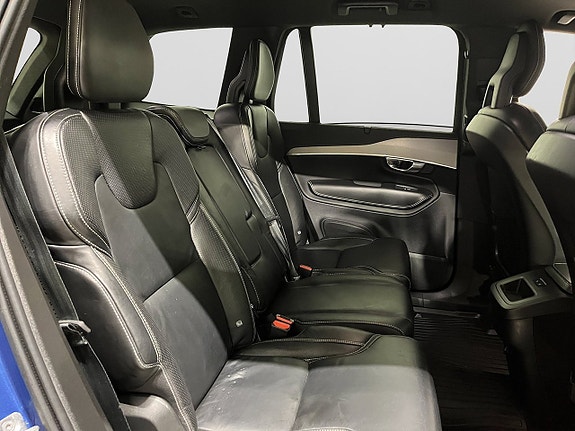 Volvo XC90 10 of 23