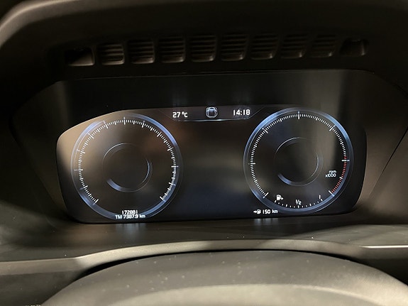Volvo XC90 15 of 23