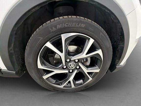 Toyota C-HR 30 of 30