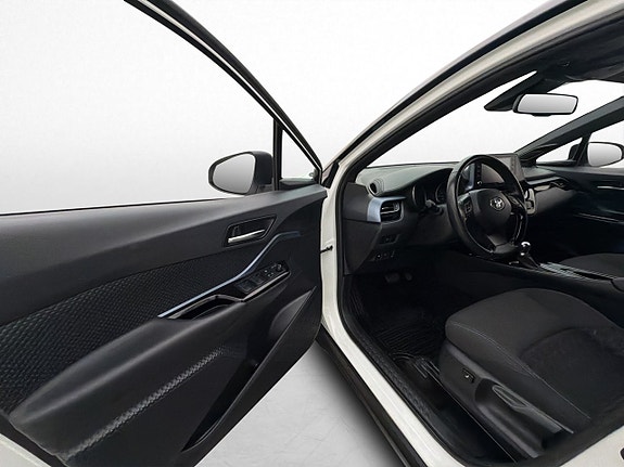 Toyota C-HR 9 of 30