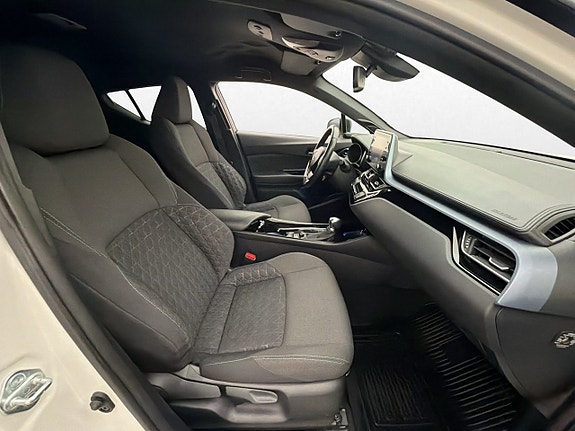 Toyota C-HR 24 of 30