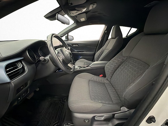 Toyota C-HR 10 of 30