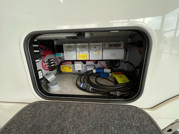 Morelo Palace 90 M Liner /IVECO/Hyd-stöd/AC bodel/ALDE/Solcellx3/Inverter/Litium 8 of 30