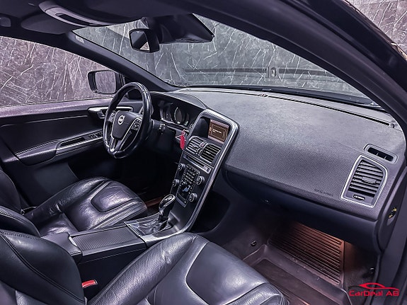 Volvo XC60 14 of 27
