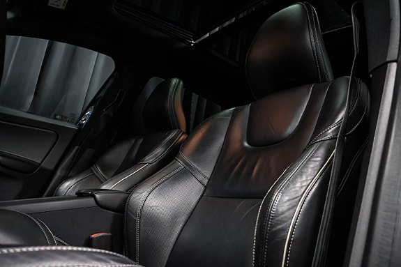 Volvo XC60 13 of 27