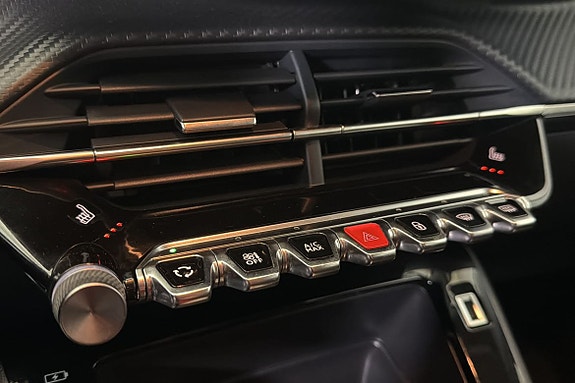 Peugeot 2008 11 of 13