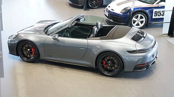 Porsche 911 4 of 7