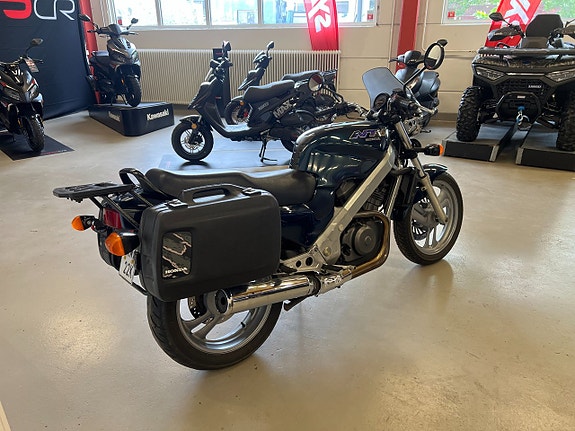 Honda NTV 650 3 of 4