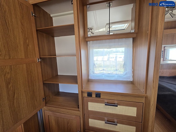 Knaus ROYALE 680 (Barnkammare) 14 of 21