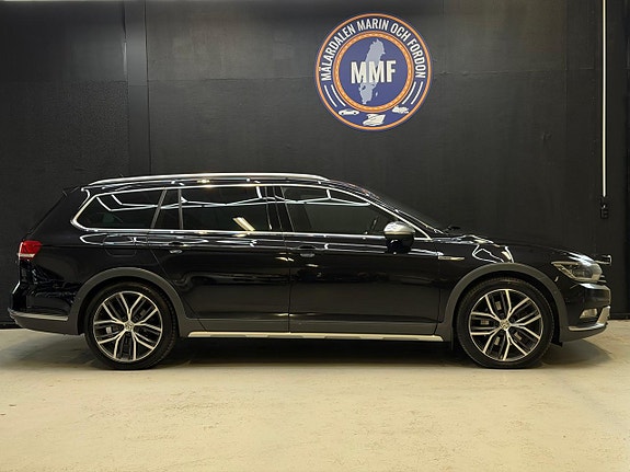 Volkswagen Passat Alltrack 2 of 23