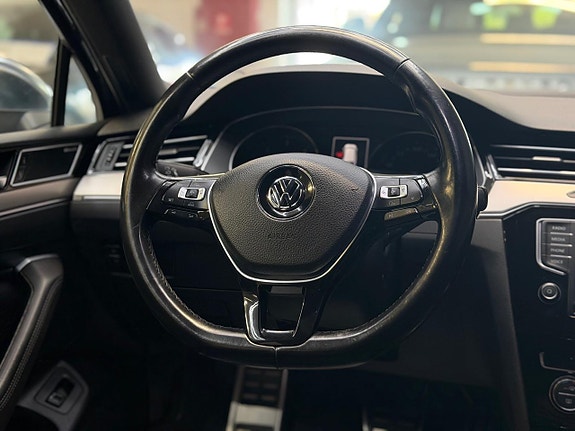Volkswagen Passat Alltrack 9 of 23