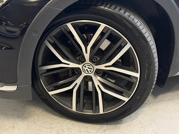 Volkswagen Passat Alltrack 18 of 23