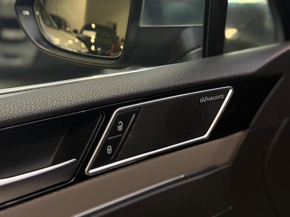 Volkswagen Passat Alltrack 16 of 23