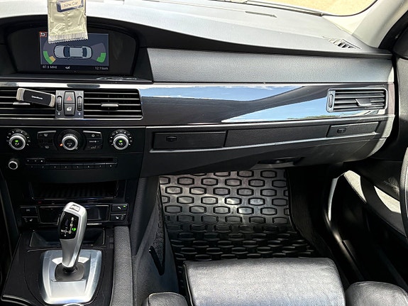 BMW 523i 14 of 16