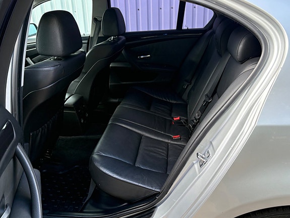 BMW 523i 10 of 16