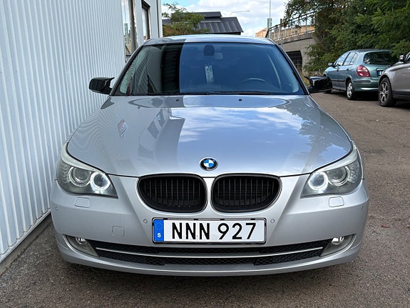 BMW 523i 3 of 16