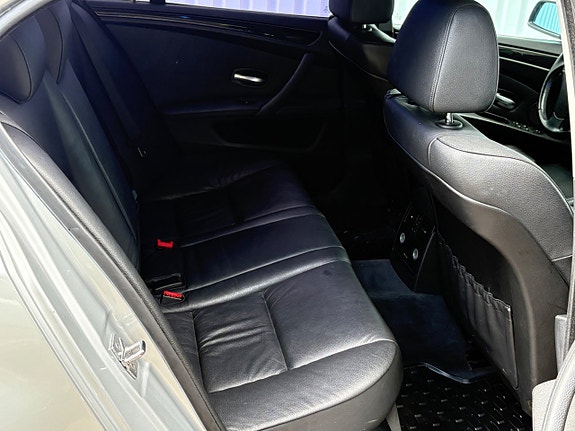 BMW 523i 11 of 16