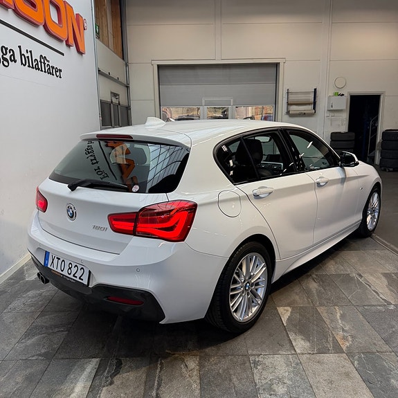 BMW 120i 4 of 11