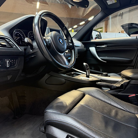 BMW 120i 8 of 11