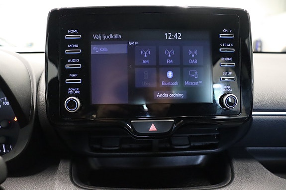 Toyota Yaris 23 of 25