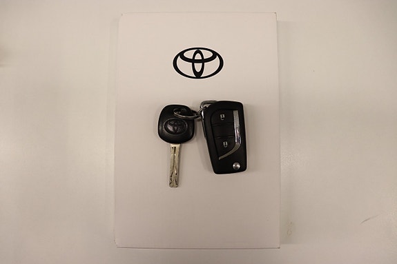 Toyota Yaris 25 of 25