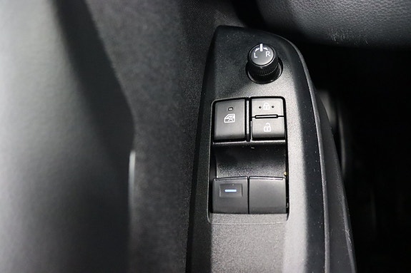 Toyota Yaris 17 of 25