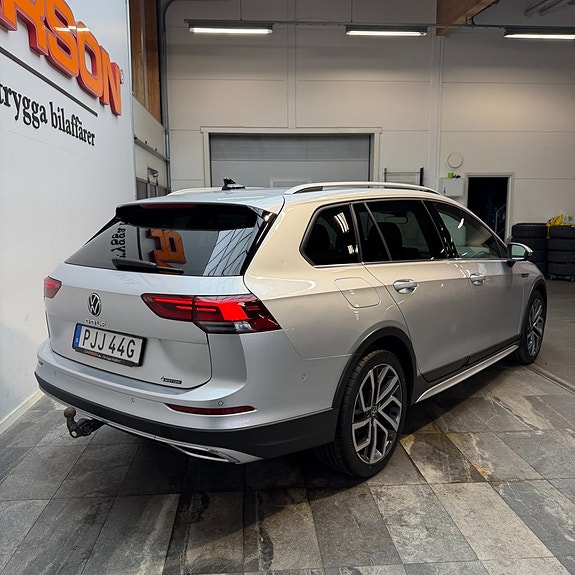 Volkswagen Golf Alltrack 4 of 13