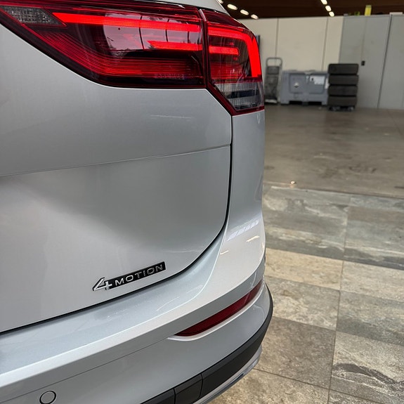 Volkswagen Golf Alltrack 7 of 13