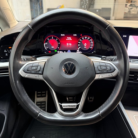 Volkswagen Golf Alltrack 11 of 13
