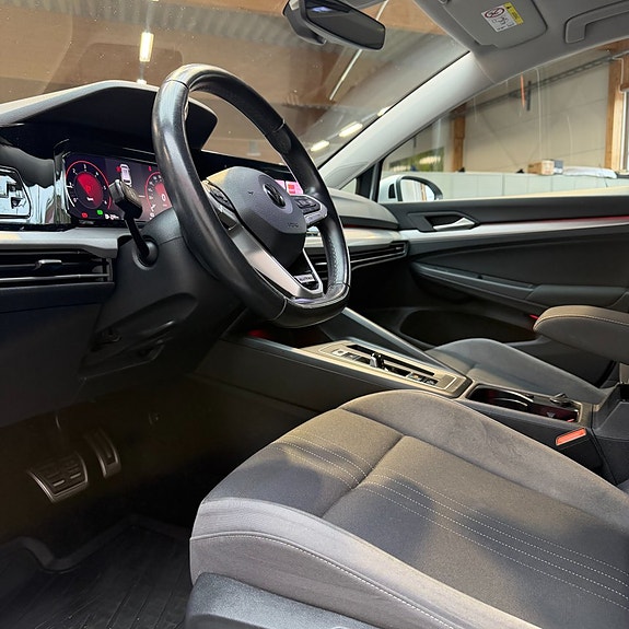 Volkswagen Golf Alltrack 9 of 13
