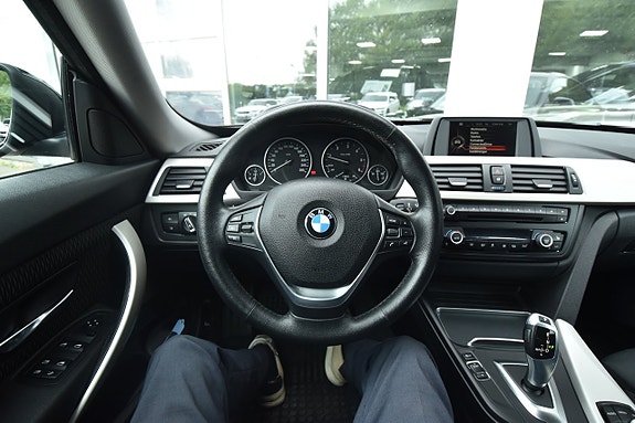 BMW 320d 13 of 22