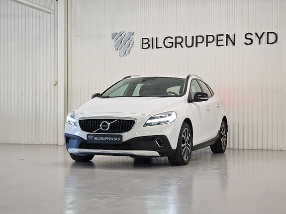 Volvo V40 Cross Country 2 of 21
