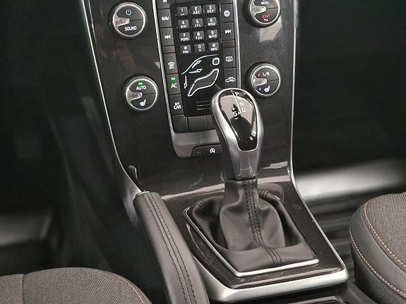 Volvo V40 Cross Country 13 of 21