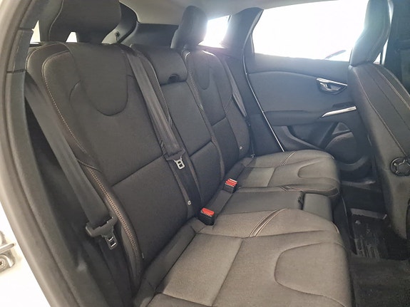 Volvo V40 Cross Country 21 of 21