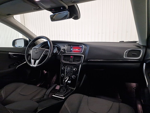 Volvo V40 Cross Country 9 of 21