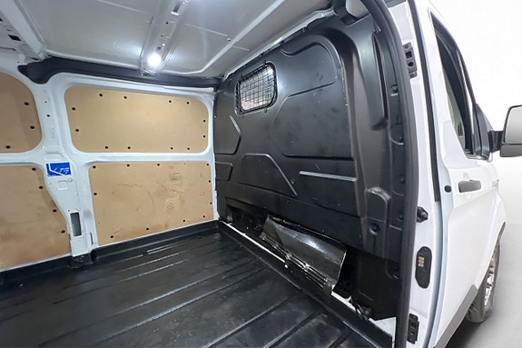 Ford Transit Custom 13 of 26