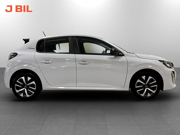 Peugeot 208 14 of 16