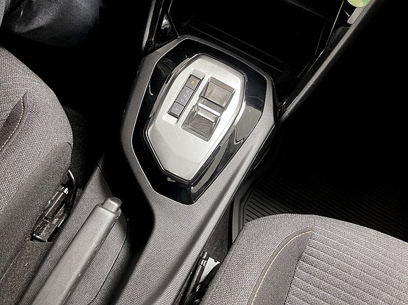 Peugeot 208 11 of 16