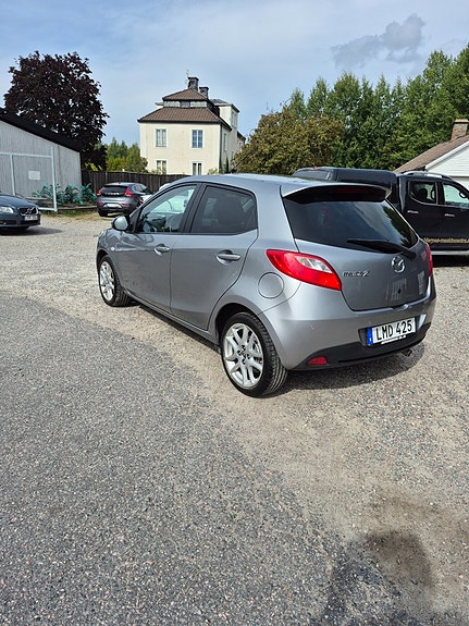 Mazda 2 3 of 8