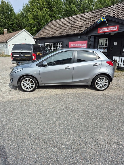 Mazda 2 2 of 8