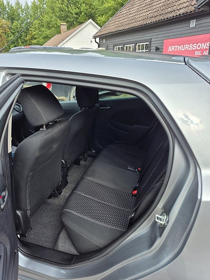 Mazda 2 7 of 8