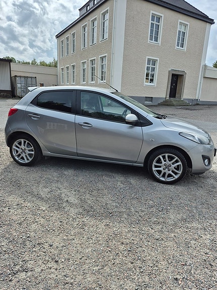 Mazda 2 4 of 8