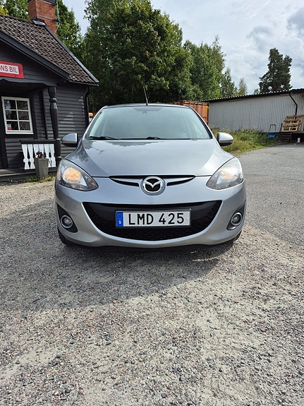 Mazda 2 5 of 8