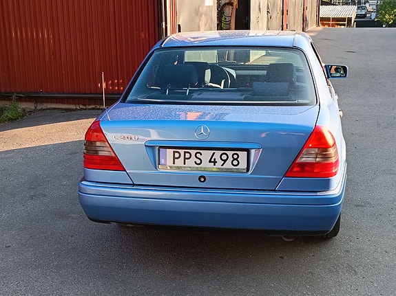 Mercedes-Benz C200 2 of 12