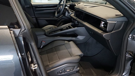 Porsche Macan 4 9 of 10