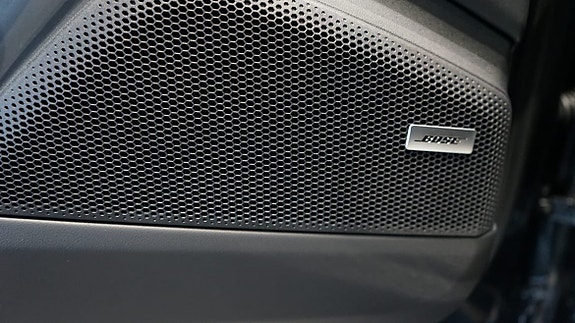 Porsche Macan 4 6 of 10