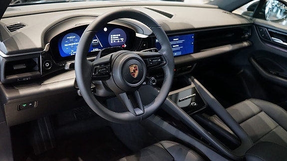 Porsche Macan 4 4 of 10