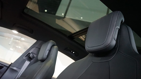 Porsche Macan 4 8 of 10