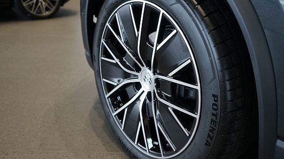 Porsche Macan 4 10 of 10